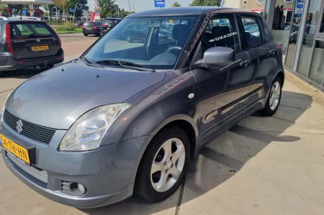 Suzuki Swift (2006) thumbnail 6