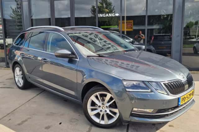 Škoda Octavia (2017) thumbnail 2