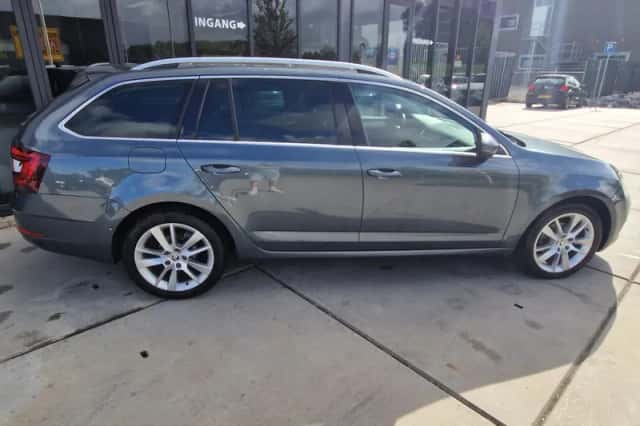 Škoda Octavia (2017) thumbnail 4