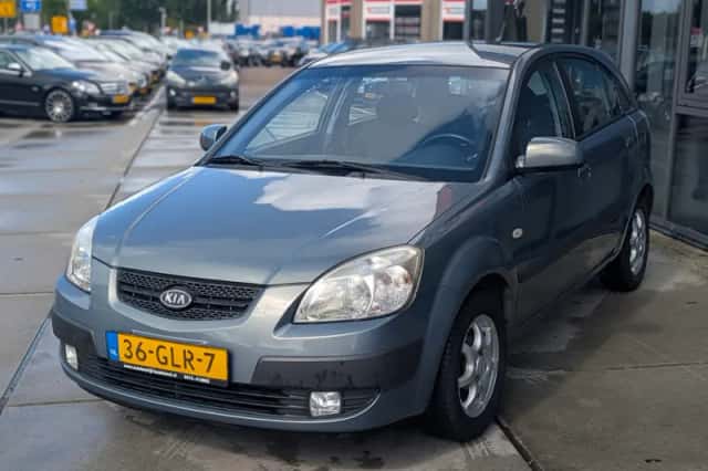 Kia Rio (2008) thumbnail 3