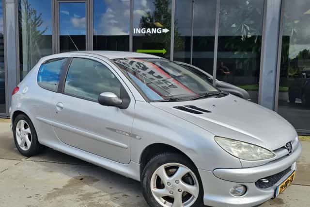 Peugeot 206 (2003) thumbnail 2