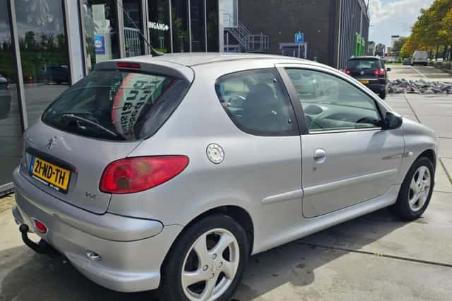 Peugeot 206 (2003) thumbnail 3