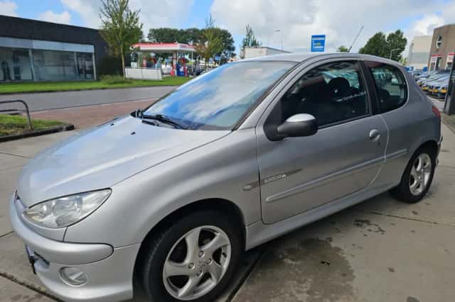 Peugeot 206 (2003) thumbnail 6
