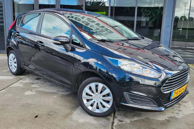 Ford Fiesta (2013) thumbnail 2