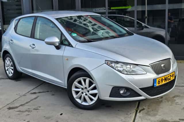 SEAT Ibiza (2010) thumbnail 2