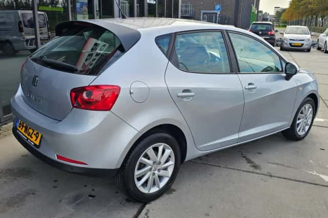 SEAT Ibiza (2010) thumbnail 3