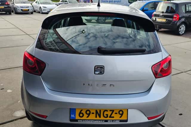 SEAT Ibiza (2010) thumbnail 4