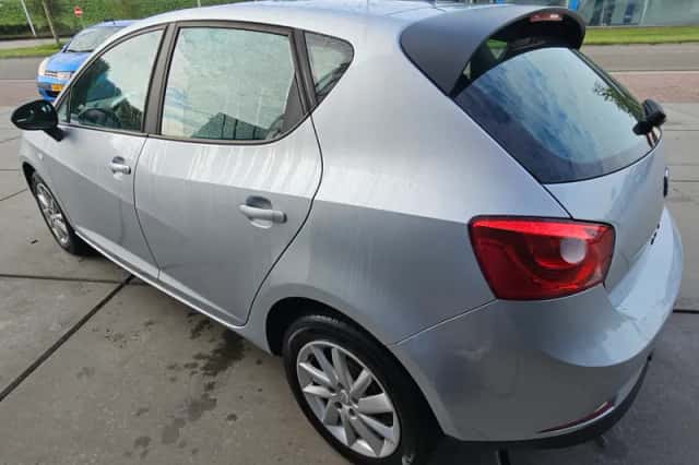 SEAT Ibiza (2010) thumbnail 5