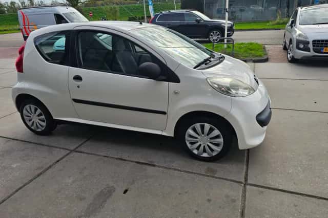 Peugeot 107 (2007) thumbnail 6