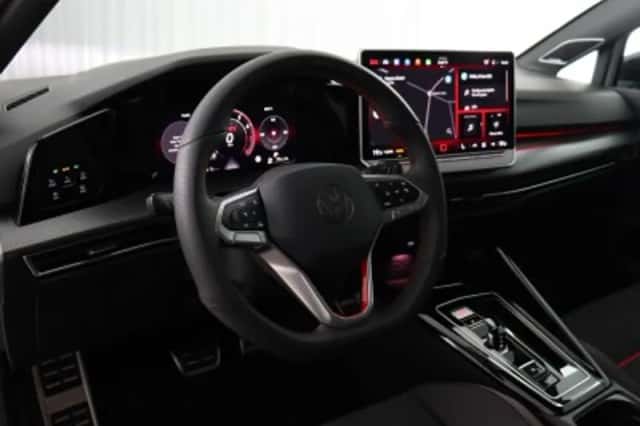 Volkswagen Golf (2025) thumbnail 3