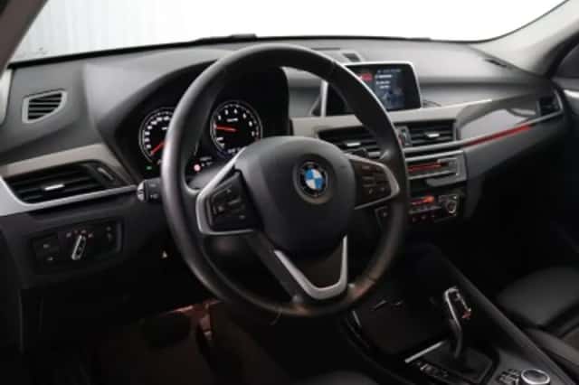 BMW X1 (2018) thumbnail 3