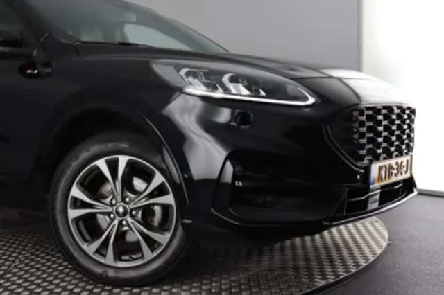 Ford Kuga (2023) thumbnail 4