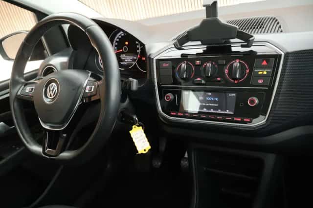 Volkswagen Up! (2019) thumbnail 3