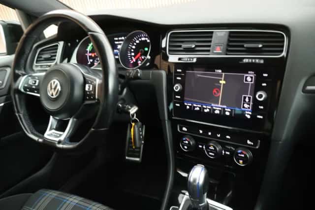 Volkswagen Golf (2017) thumbnail 3