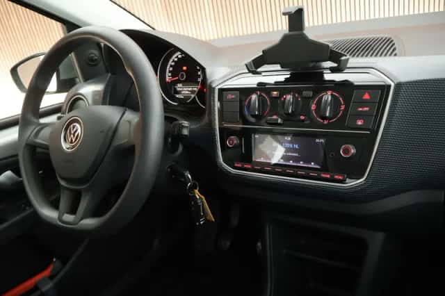 Volkswagen Up! (2023) thumbnail 3