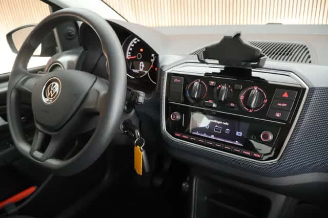 Volkswagen Up! (2023) thumbnail 3