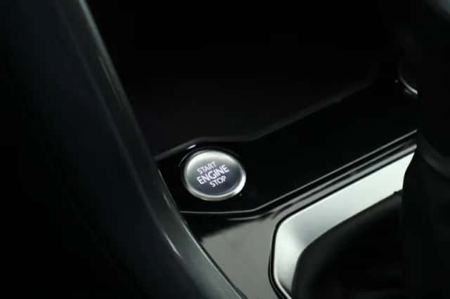 Volkswagen T-Roc (2023) thumbnail 6
