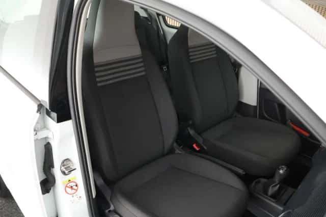 Volkswagen Up! (2021) thumbnail 2
