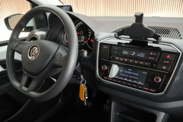 Volkswagen Up! (2021) thumbnail 3