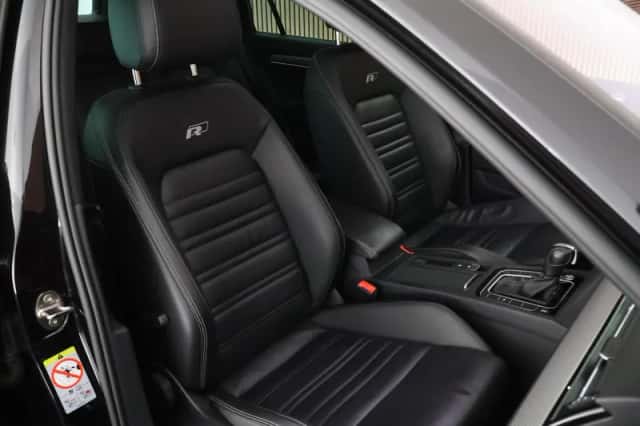 Volkswagen Passat (2020) thumbnail 2