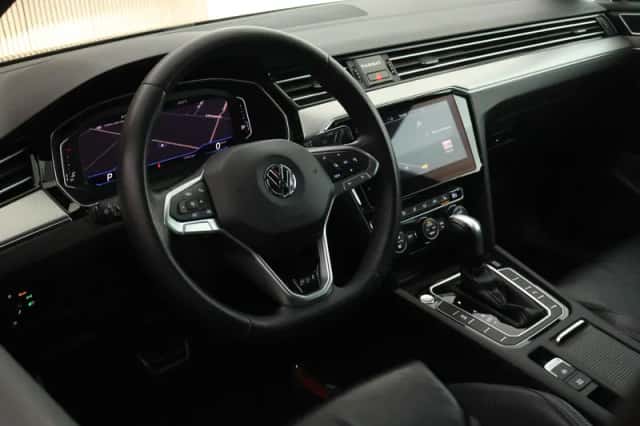 Volkswagen Passat (2020) thumbnail 3