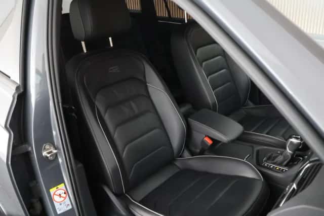 Volkswagen Tiguan (2021) thumbnail 2