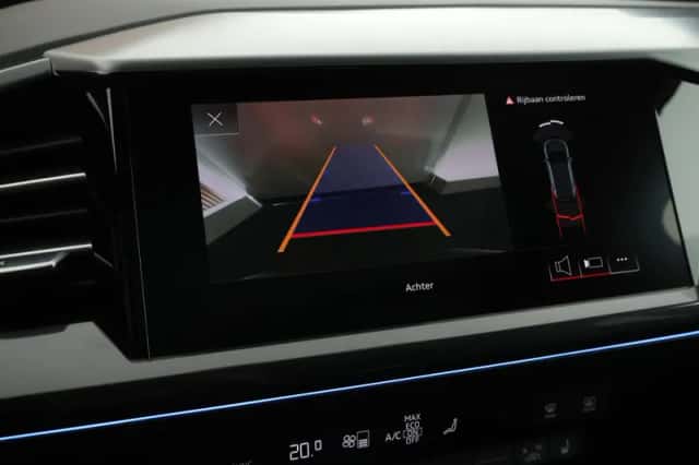 Audi Q4 e-tron (2022) thumbnail 4