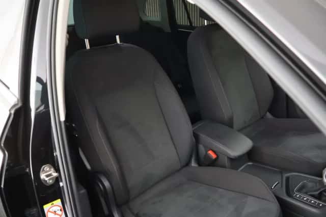 Volkswagen Tiguan (2023) thumbnail 2