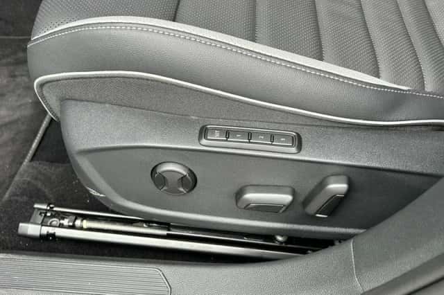 Volkswagen Golf (2025) thumbnail 5