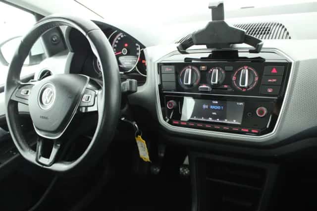 Volkswagen Up! (2021) thumbnail 3