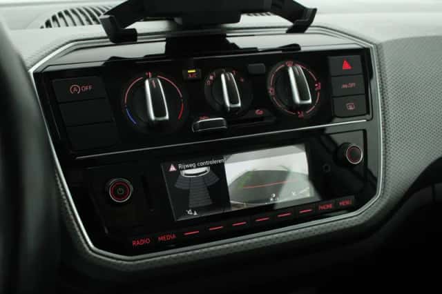 Volkswagen Up! (2021) thumbnail 4