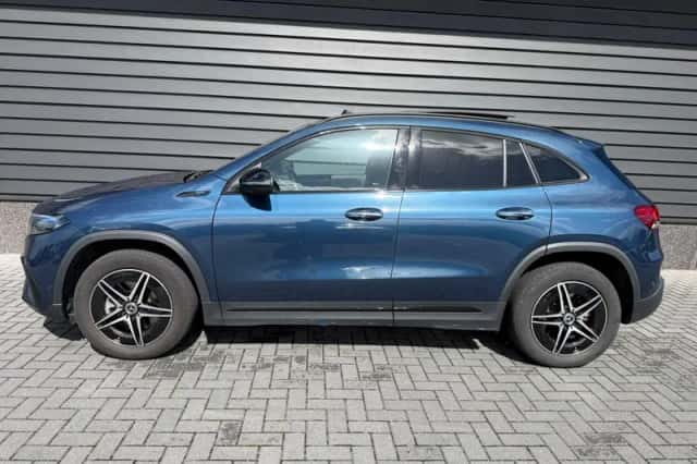 Mercedes-Benz EQA (2022) thumbnail 2