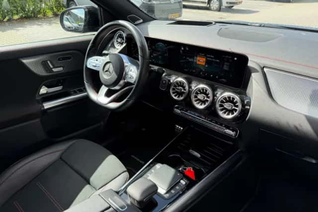 Mercedes-Benz EQA (2022) thumbnail 5