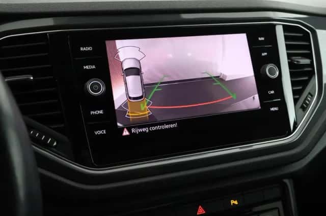 Volkswagen T-Roc (2021) thumbnail 4