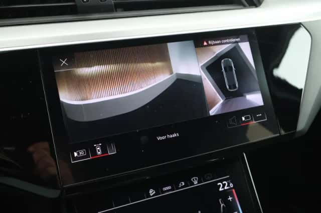 Audi e-tron (2021) thumbnail 4
