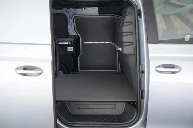 Volkswagen ID. Buzz Cargo (2022) thumbnail 2
