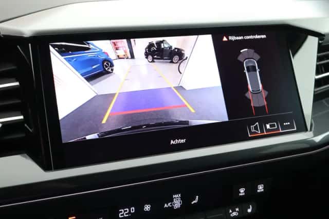 Audi Q4 e-tron (2024) thumbnail 4