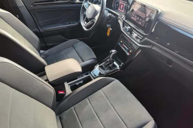 Volkswagen T-Roc (2023) thumbnail 3