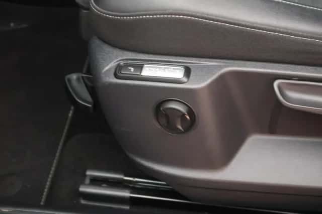 Volkswagen T-Roc (2023) thumbnail 6