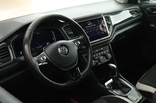 Volkswagen T-Roc (2019) thumbnail 3