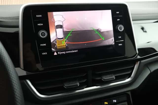 Volkswagen T-Roc (2022) thumbnail 5
