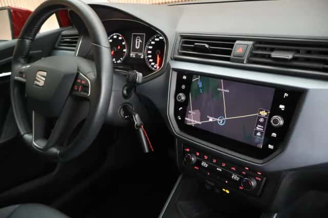 SEAT Arona (2017) thumbnail 3