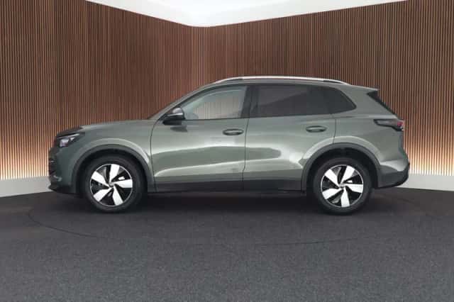 Volkswagen Tiguan (2024) thumbnail 6
