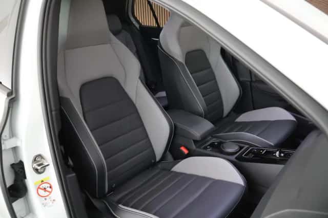 Volkswagen Golf (2026) thumbnail 2