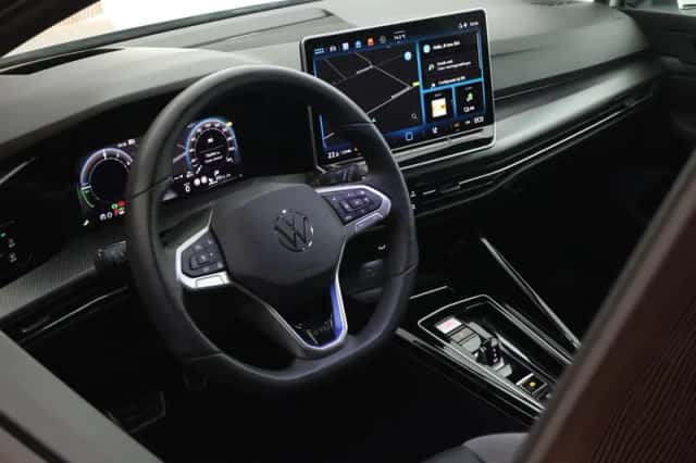 Volkswagen Golf (2026) thumbnail 3