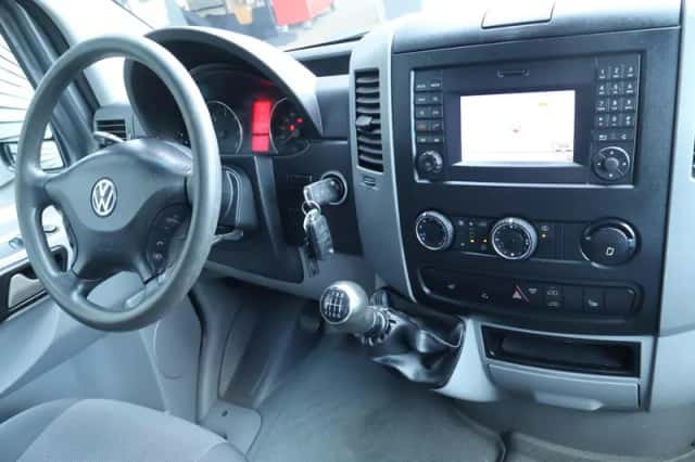 Volkswagen Crafter (2016) thumbnail 3