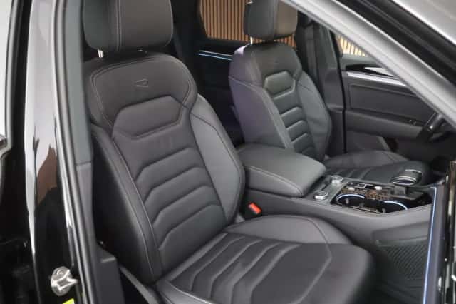 Volkswagen Touareg (2024) thumbnail 2