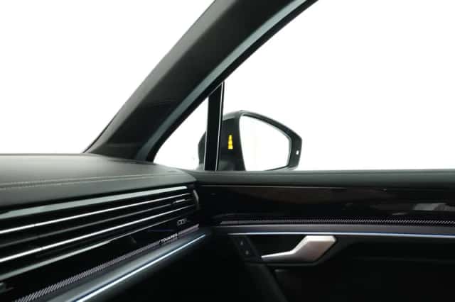 Volkswagen Touareg (2024) thumbnail 5