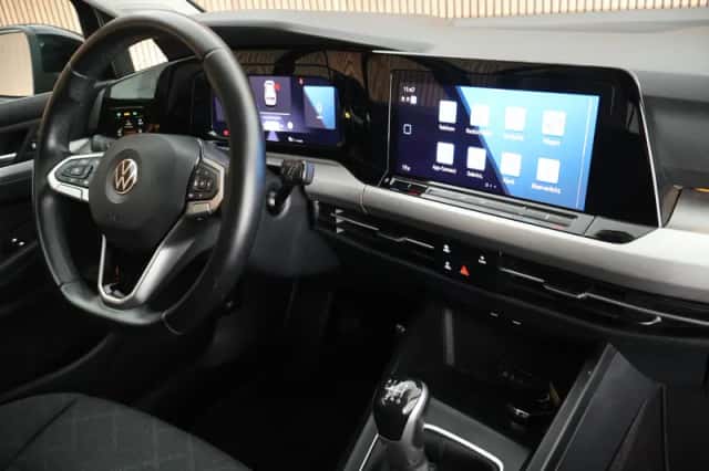 Volkswagen Golf (2022) thumbnail 3