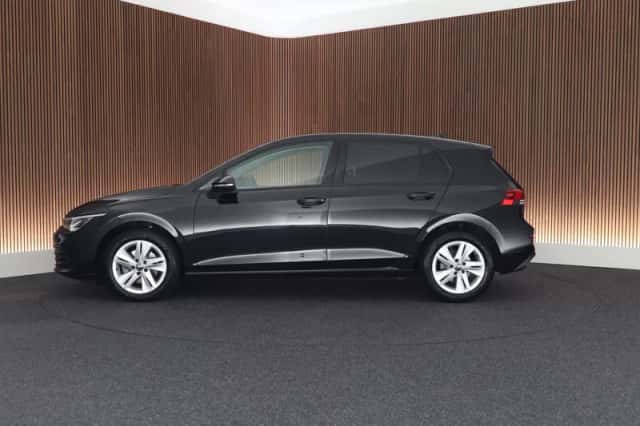 Volkswagen Golf (2022) thumbnail 4
